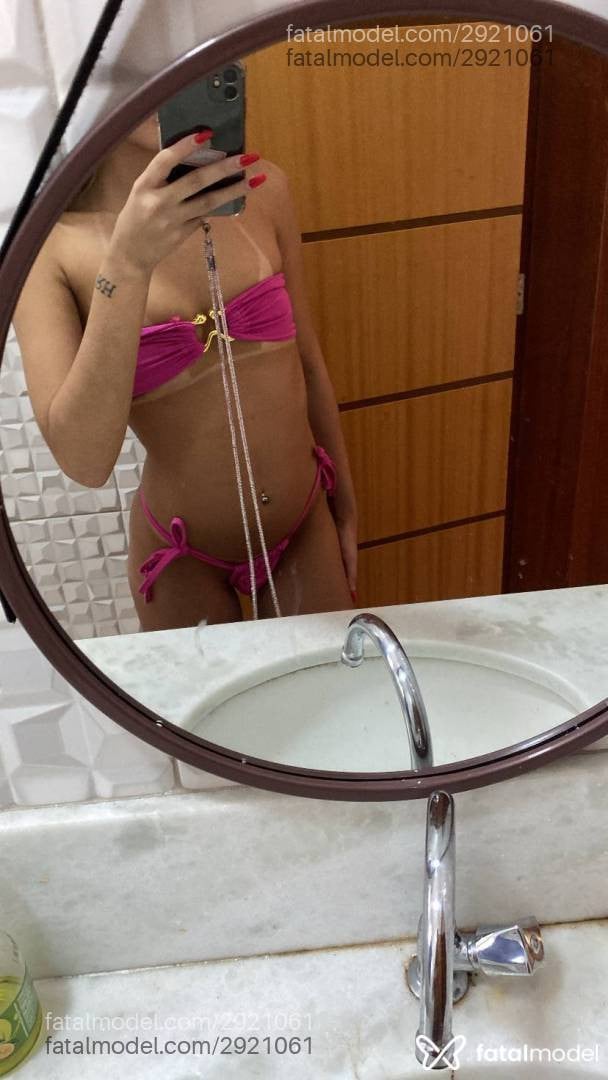 Acompanhante mulher loira (o) de olhos castanhos - Maria