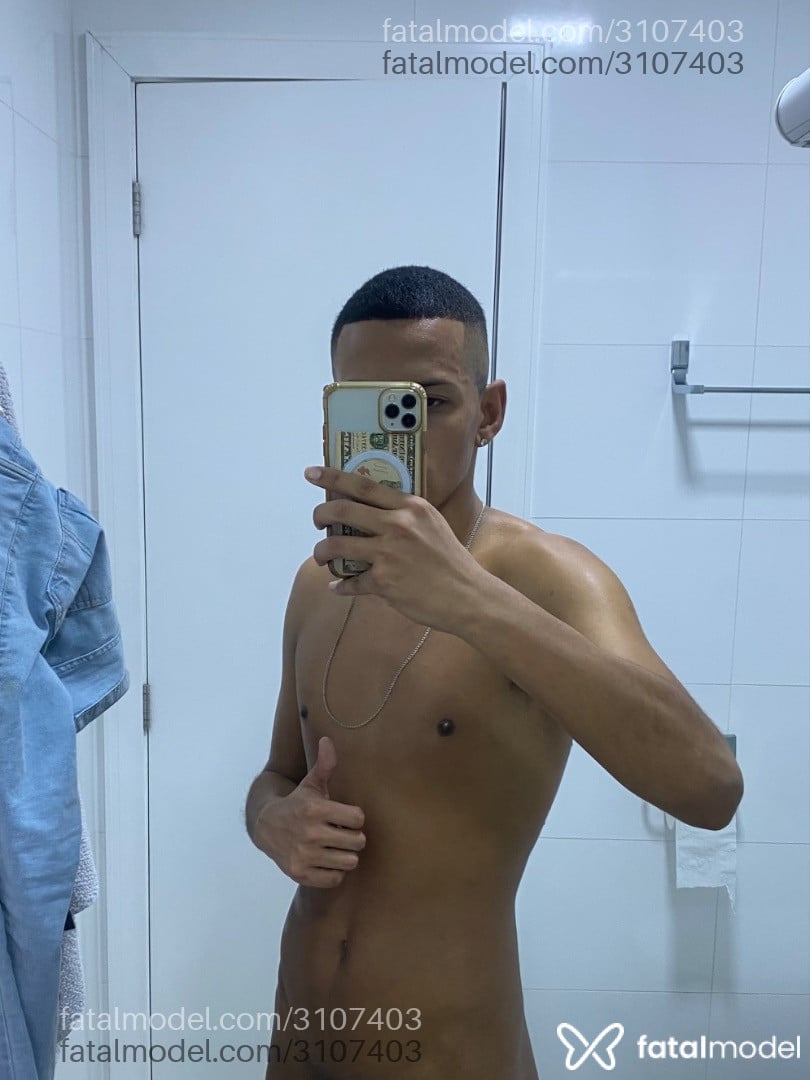 Acompanhante homem morena (o) de olhos castanhos em Florianópolis Acompanhante homem morena (o) de olhos castanhos em Florianópolis - Brayan