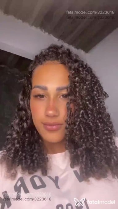 Acompanhante mulher morena (o) de olhos castanhos em Virtual - Ludmilla
