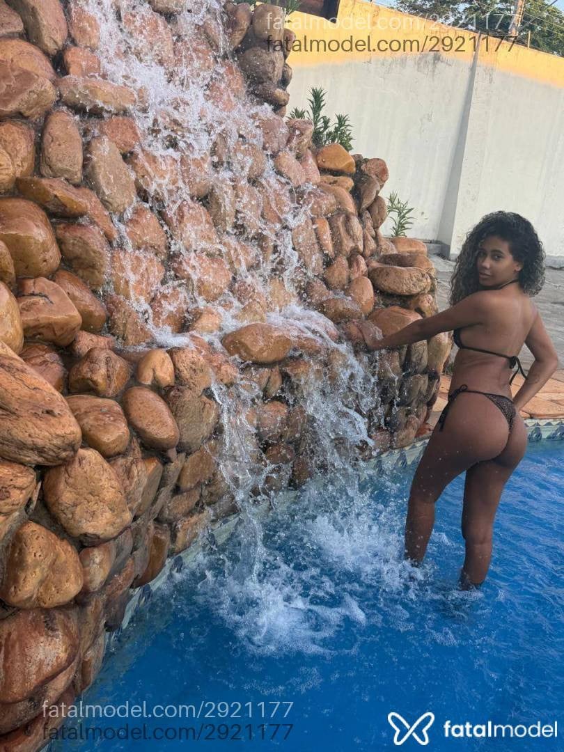 Acompanhante mulher morena (o) de olhos castanhos - Suzi