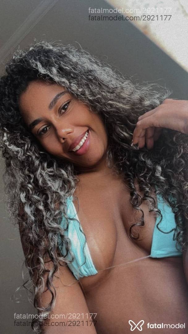 Acompanhante mulher morena (o) de olhos castanhos - Suzi
