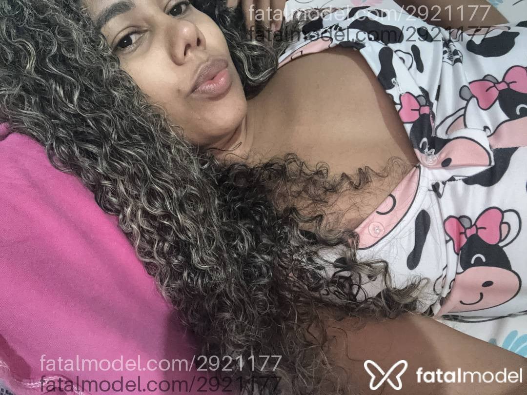 Acompanhante mulher morena (o) de olhos castanhos - Suzi