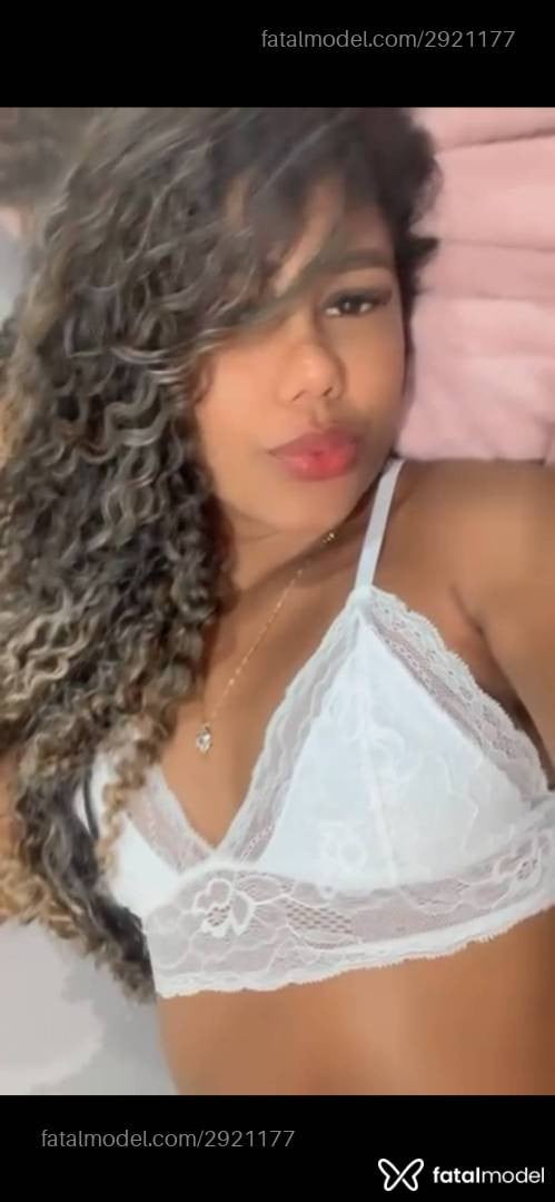 Acompanhante mulher morena (o) de olhos castanhos - Suzi
