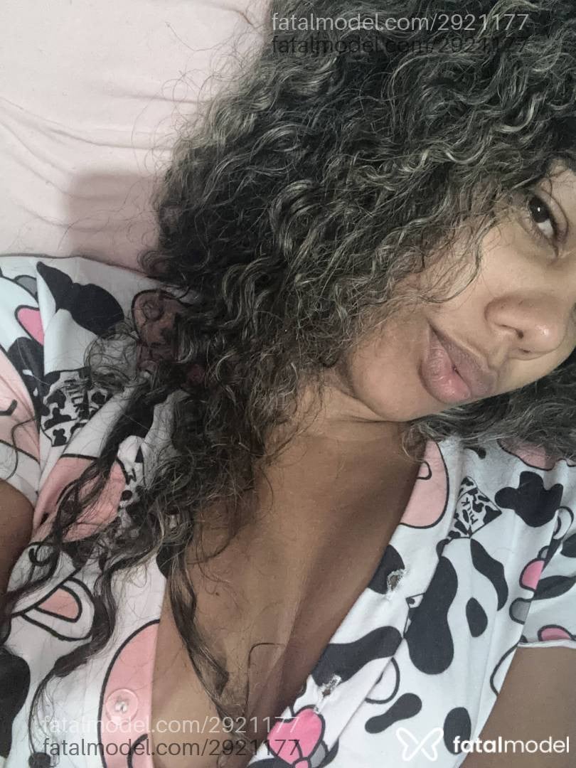 Acompanhante mulher morena (o) de olhos castanhos - Suzi