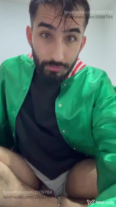 Acompanhante homem com cabelo castanho de olhos mel em Curitiba Acompanhante homem com cabelo castanho de olhos mel em Curitiba - Jesus Bigdick