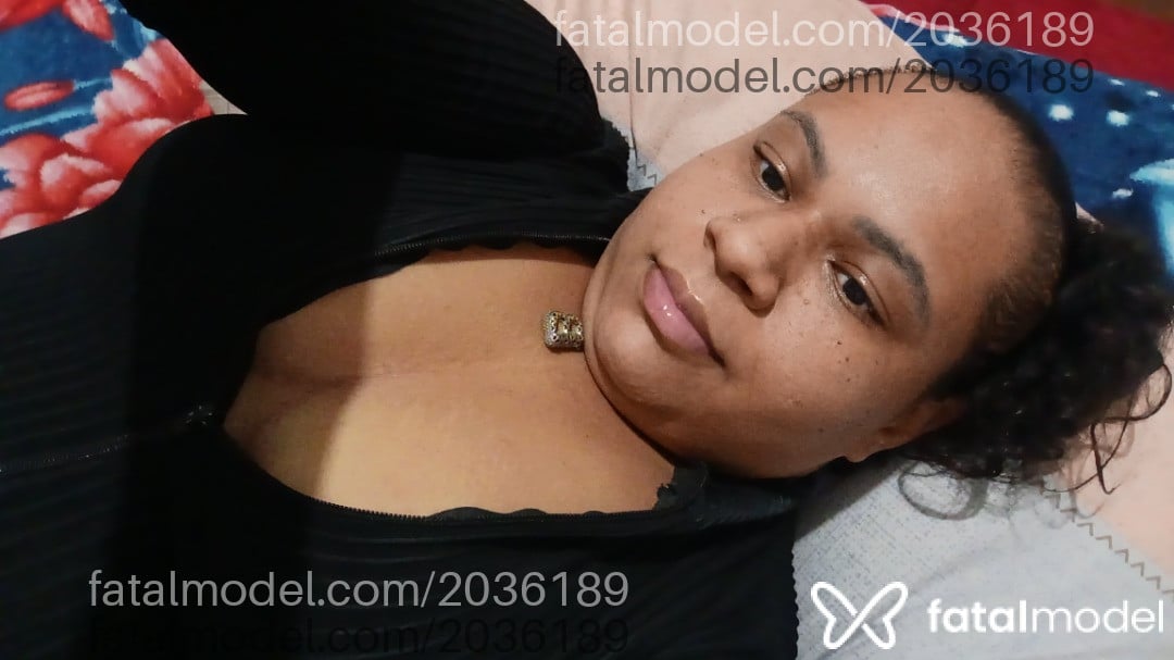 Acompanhante mulher com cabelo castanho de olhos pretos em Maringá - Bombomzinho
