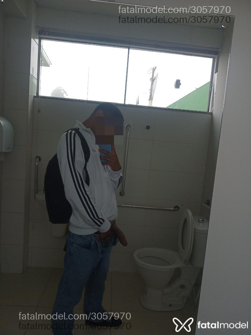 Acompanhante homem com cabelo castanho de olhos pretos em Concórdia Acompanhante homem com cabelo castanho de olhos pretos em Concórdia - PIVETTE