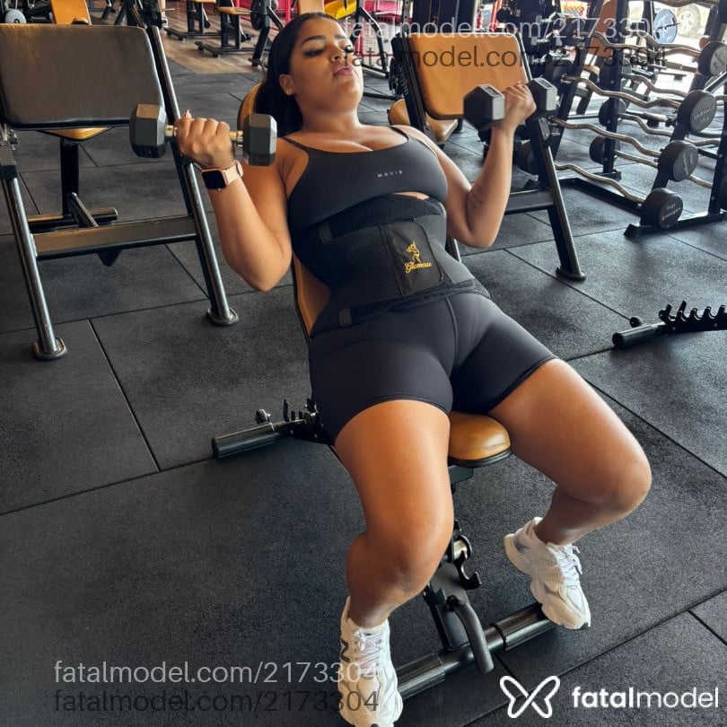 Acompanhante mulher com cabelo castanho de olhos castanhos em Nova Mutum - Camilly