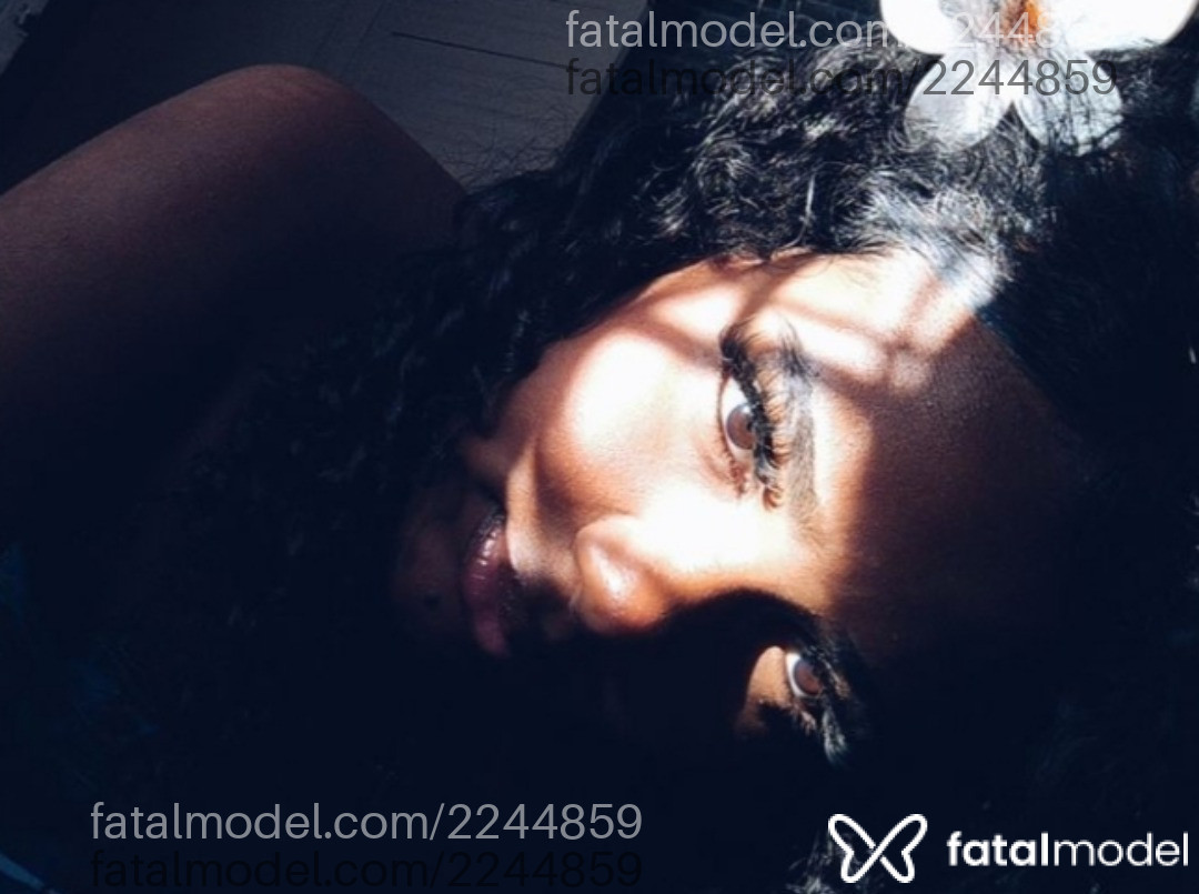 Acompanhante mulher morena (o) de olhos castanhos - Misteriosaa