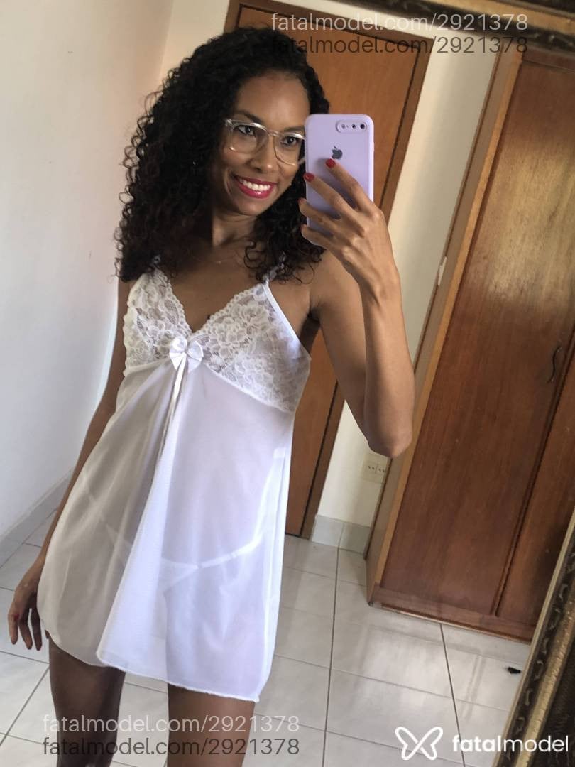 Acompanhante mulher morena (o) de olhos pretos - Luana