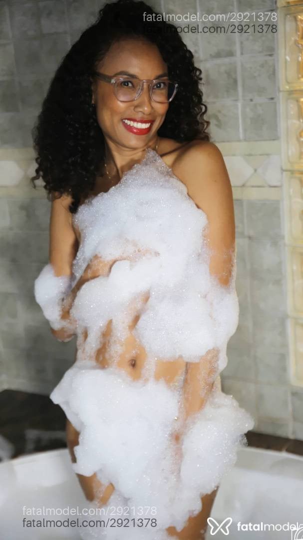Acompanhante mulher morena (o) de olhos pretos - Luana