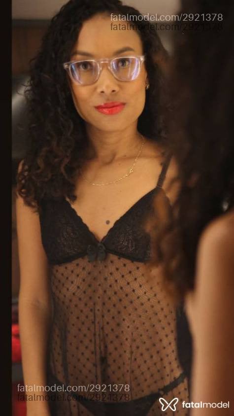 Acompanhante mulher morena (o) de olhos pretos - Luana