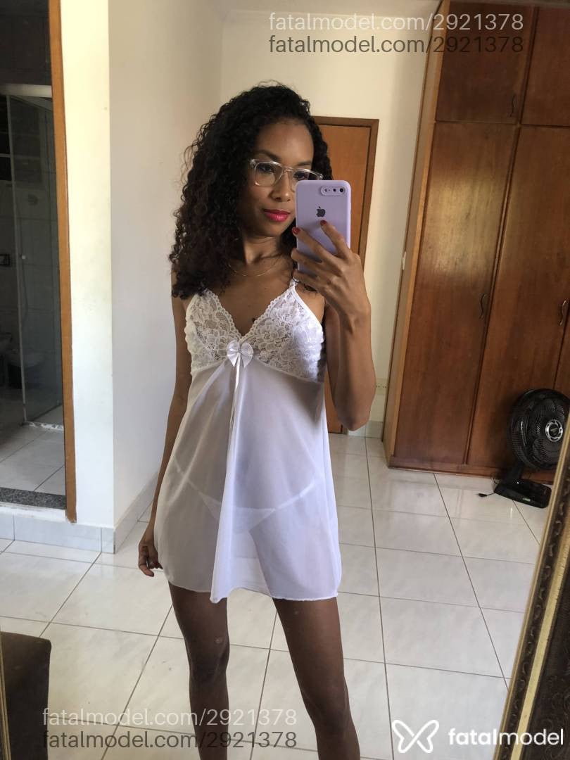 Acompanhante mulher morena (o) de olhos pretos - Luana
