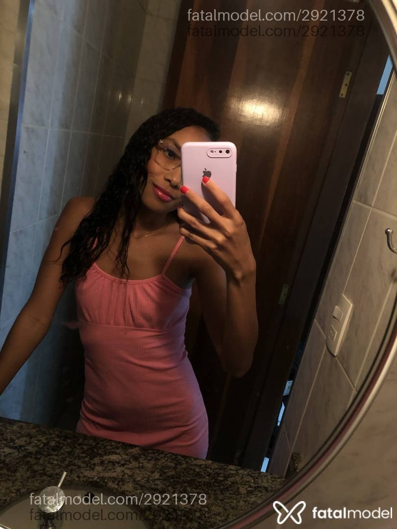 Acompanhante mulher morena (o) de olhos pretos - Luana