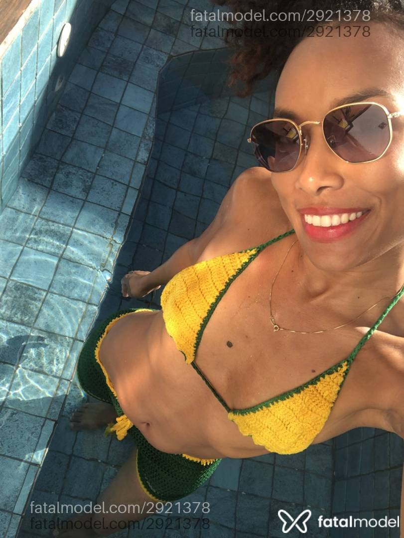 Acompanhante mulher morena (o) de olhos pretos - Luana