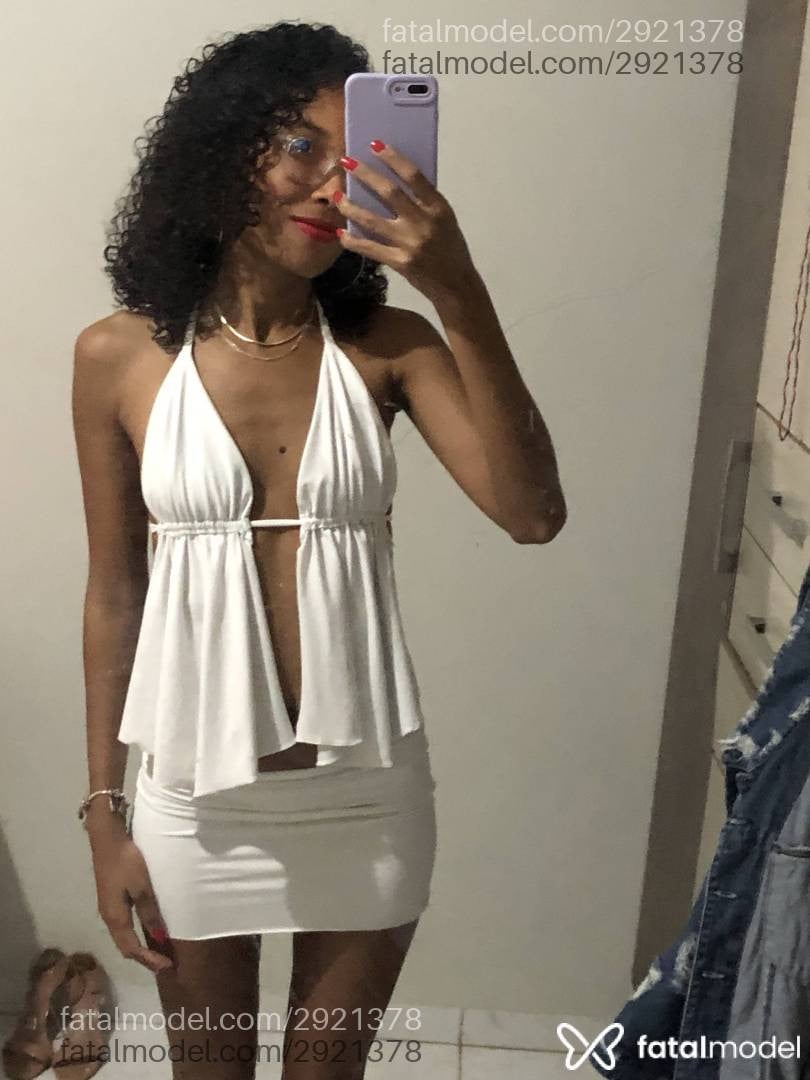 Acompanhante mulher morena (o) de olhos pretos - Luana
