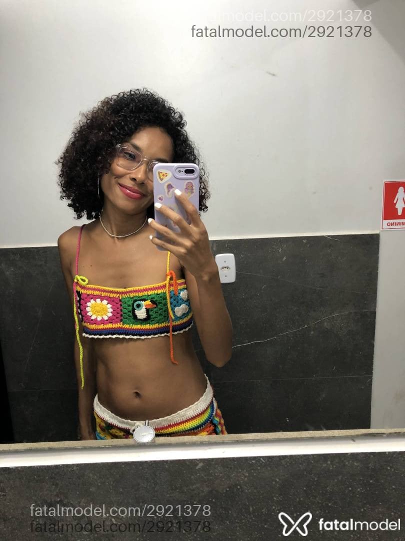Acompanhante mulher morena (o) de olhos pretos - Luana