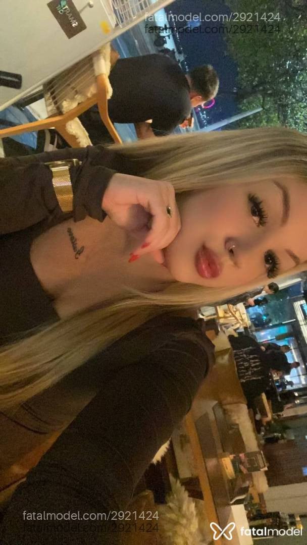 Acompanhante mulher loira (o) de olhos castanhos em Balneário Camboriú - Mariana Sanchez
