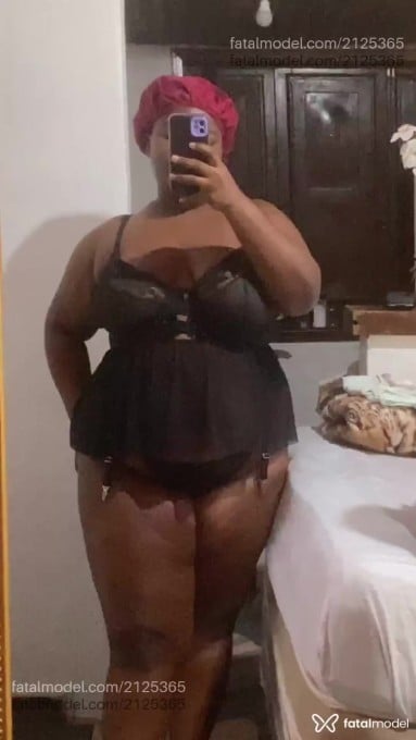 Acompanhante mulher com cabelo castanho de olhos castanhos - Brenda