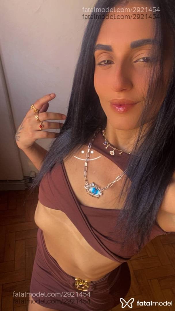 Acompanhante mulher morena (o) de olhos castanhos - Sofy