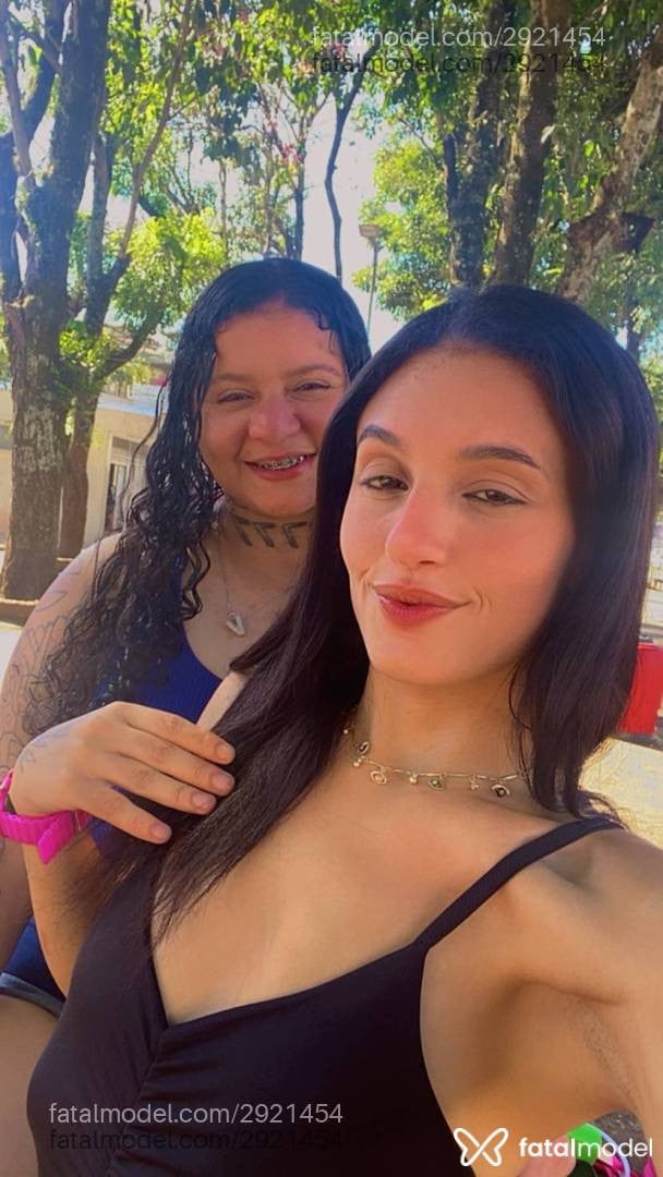 Acompanhante mulher morena (o) de olhos castanhos - Sofy