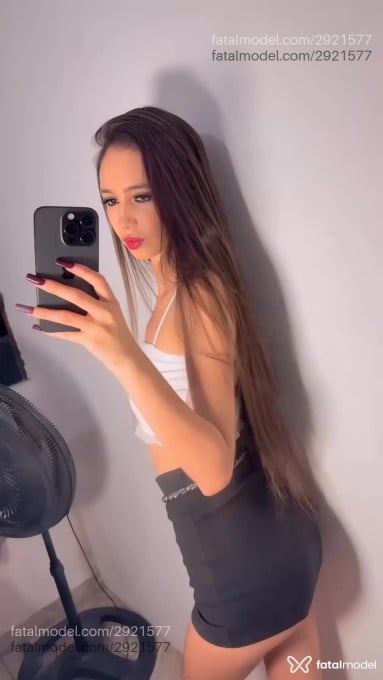 Acompanhante mulher com cabelo castanho de olhos castanhos em Almirante Tamandaré - Lilaa