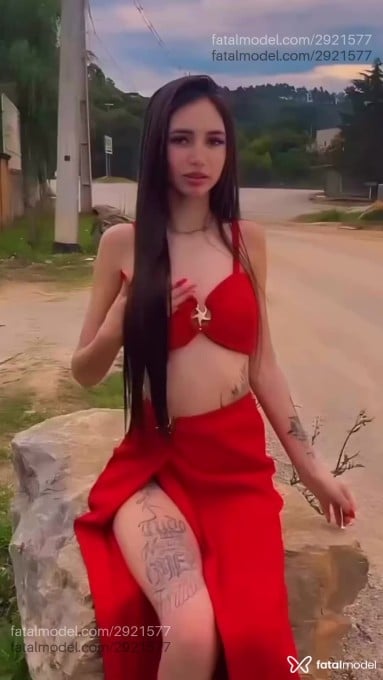 Acompanhante mulher com cabelo castanho de olhos castanhos em Almirante Tamandaré - Lilaa