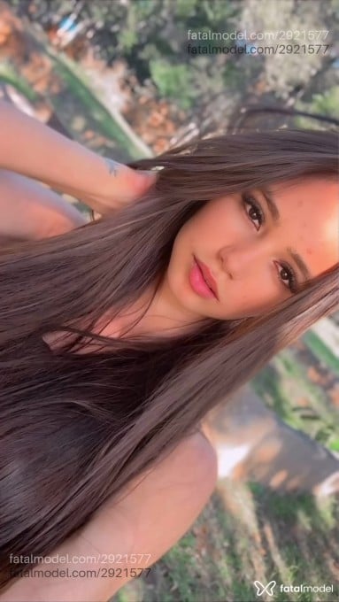 Acompanhante mulher com cabelo castanho de olhos castanhos em Almirante Tamandaré - Lilaa