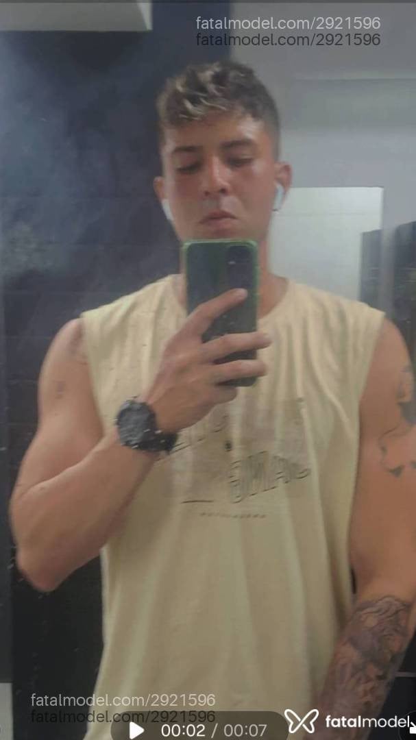 Acompanhante homem com cabelo colorido de olhos castanhos em Juiz de Fora - Lucas