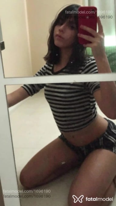 Acompanhante mulher trans com cabelo castanho de olhos castanhos em Irecê Acompanhante mulher trans com cabelo castanho de olhos castanhos em Irecê - Mirla Valentina
