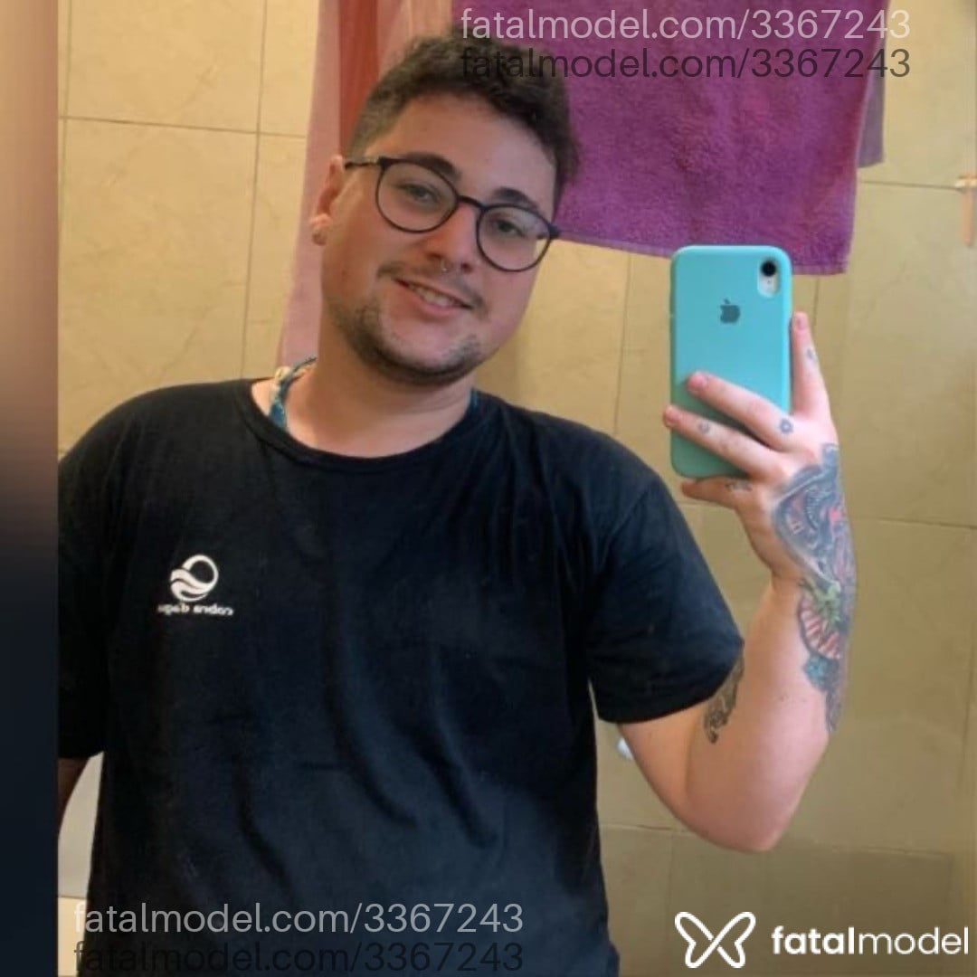 Acompanhante homem com cabelo castanho de olhos castanhos - Thomas