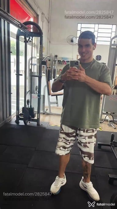 Acompanhante homem com cabelo castanho de olhos castanhos - Gustavo Acompanhante homem com cabelo castanho de olhos castanhos - Gustavo