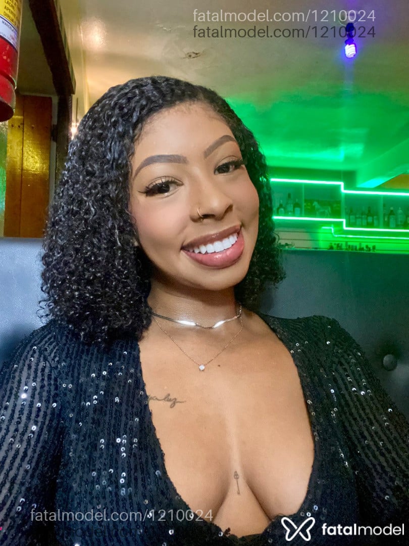 Acompanhante mulher com cabelo castanho de olhos castanhos em Varginha - Melissa Goulart
