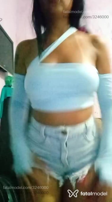 Acompanhante mulher morena (o) de olhos pretos - Branca Acompanhante mulher morena (o) de olhos pretos - Branca