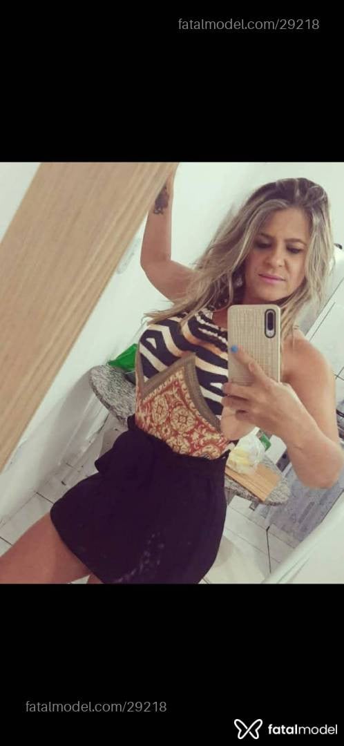 Acompanhante mulher loira (o) de olhos verdes - Livia
