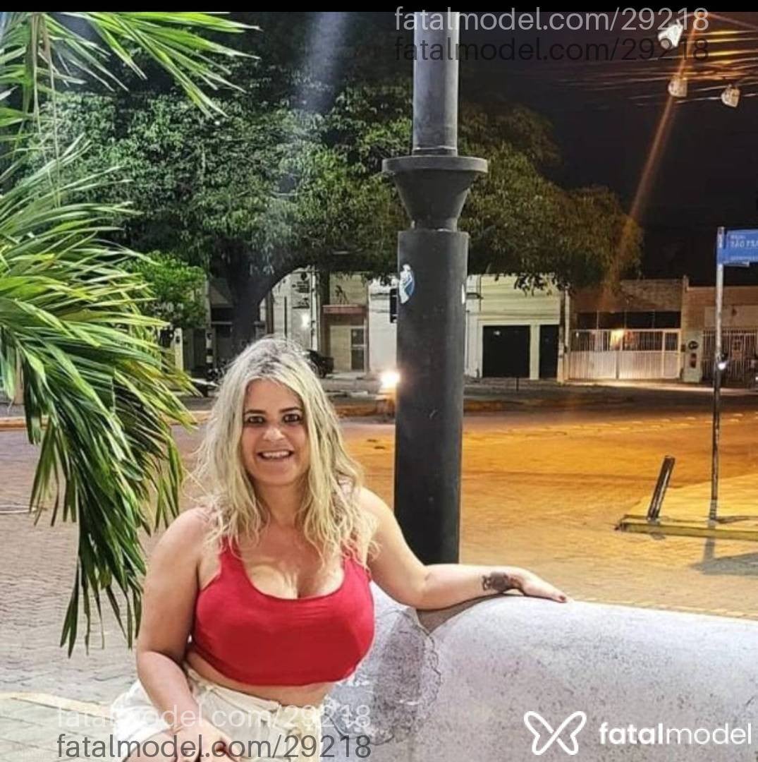 Acompanhante mulher loira (o) de olhos verdes - Livia