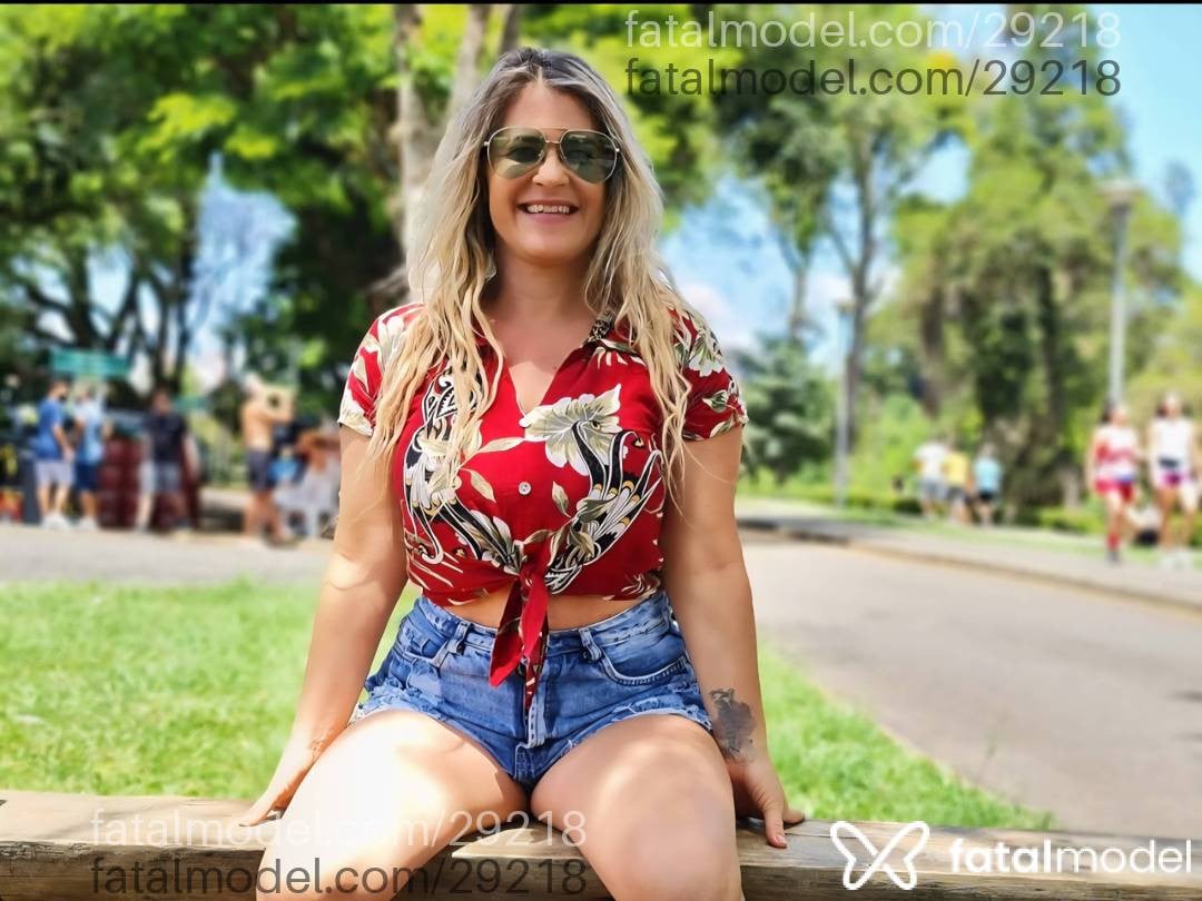 Acompanhante mulher loira (o) de olhos verdes - Livia