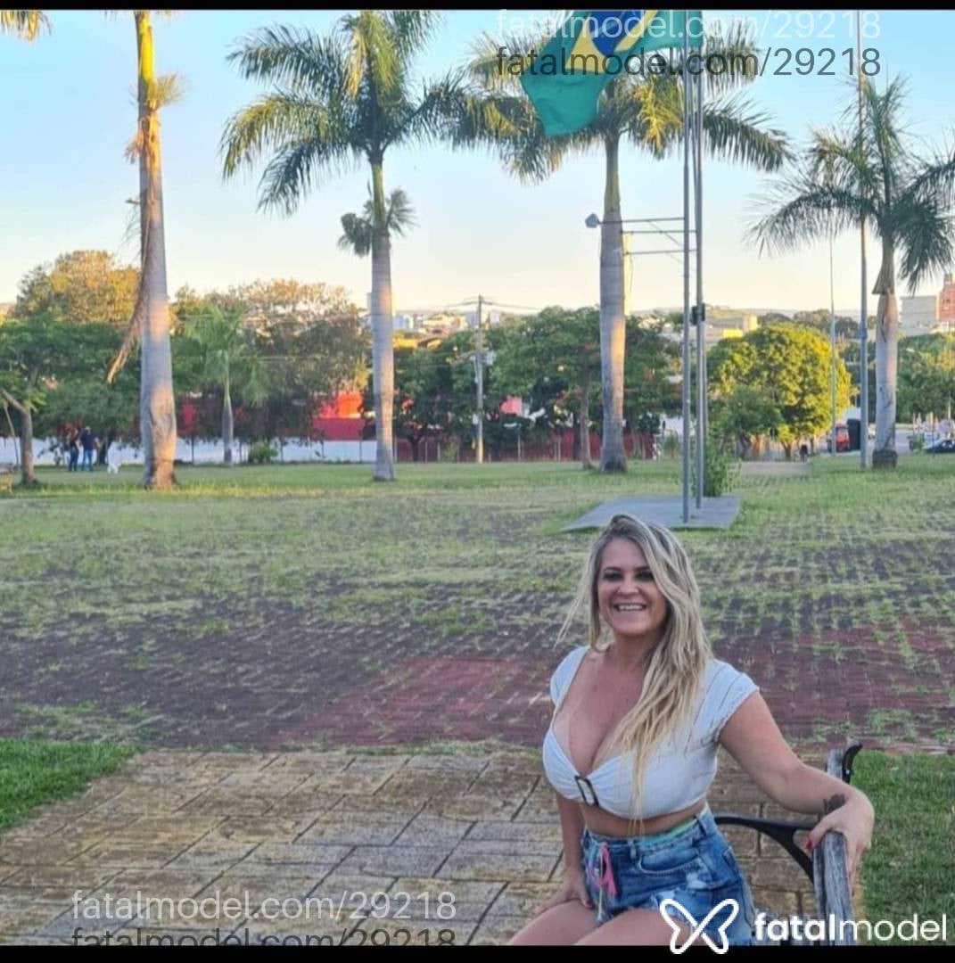 Acompanhante mulher loira (o) de olhos verdes - Livia