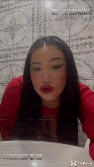 Acompanhante mulher morena (o) de olhos pretos - Karol Acompanhante mulher morena (o) de olhos pretos - Karol