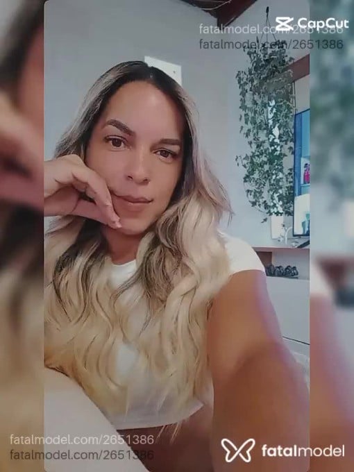 Acompanhante mulher trans loira (o) de olhos castanhos - Karen Acompanhante mulher trans loira (o) de olhos castanhos - Karen