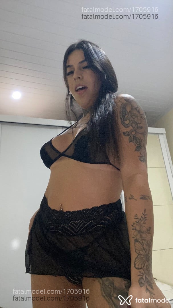 Acompanhante mulher trans com cabelo castanho de olhos castanhos - Larissa Andrade Acompanhante mulher trans com cabelo castanho de olhos castanhos - Larissa Andrade