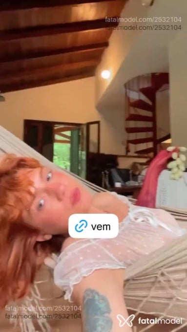 Acompanhante mulher ruiva (o) de olhos castanhos - Okk