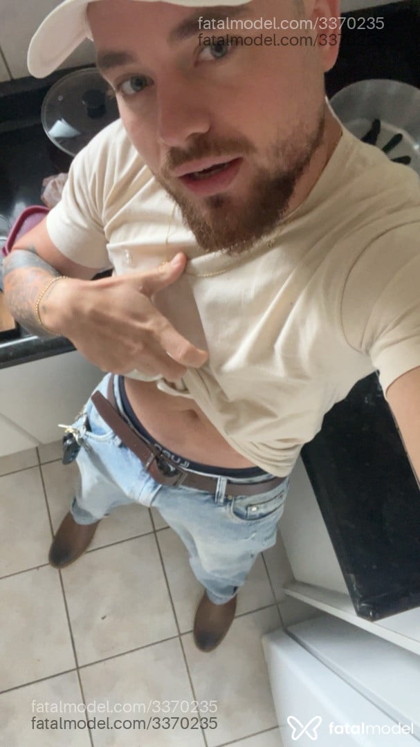 Acompanhante homem loira (o) de olhos azuis em Jaraguá do Sul - Leexx