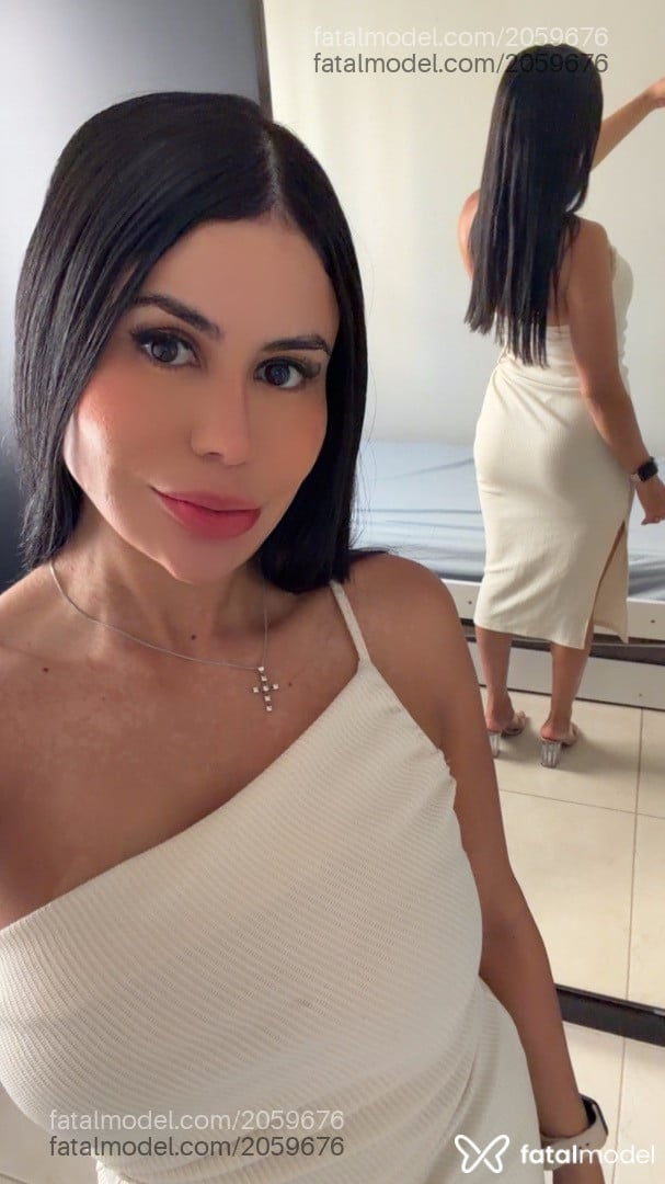Acompanhante mulher morena (o) de olhos pretos - Alice