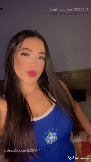 Acompanhante mulher com cabelo castanho de olhos castanhos em Curitiba Acompanhante mulher com cabelo castanho de olhos castanhos em Curitiba - Larissa Mendes
