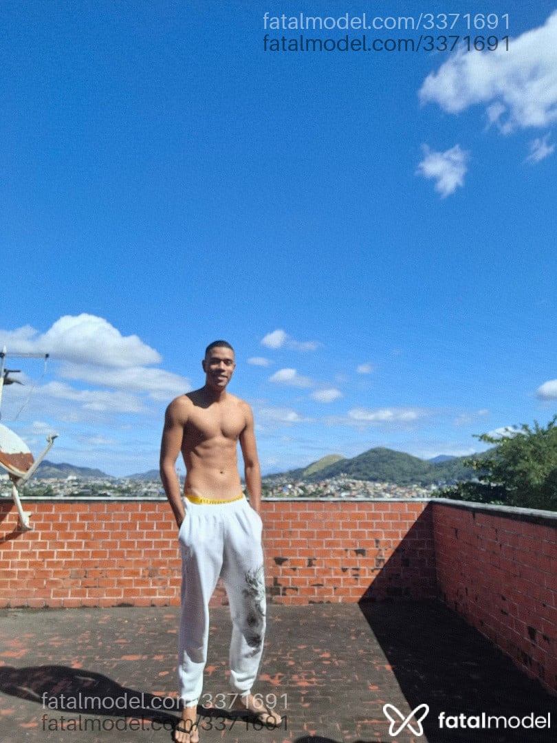 Acompanhante homem morena (o) de olhos pretos em Salvador Acompanhante homem morena (o) de olhos pretos em Salvador - Oliveira