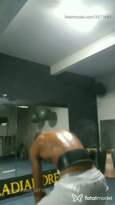 Acompanhante homem morena (o) de olhos pretos em Salvador Acompanhante homem morena (o) de olhos pretos em Salvador - Oliveira