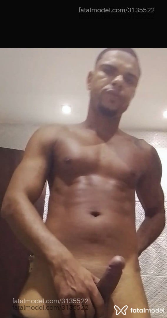 Acompanhante homem sem cabelo de olhos mel - Bradock Acompanhante homem sem cabelo de olhos mel - Bradock