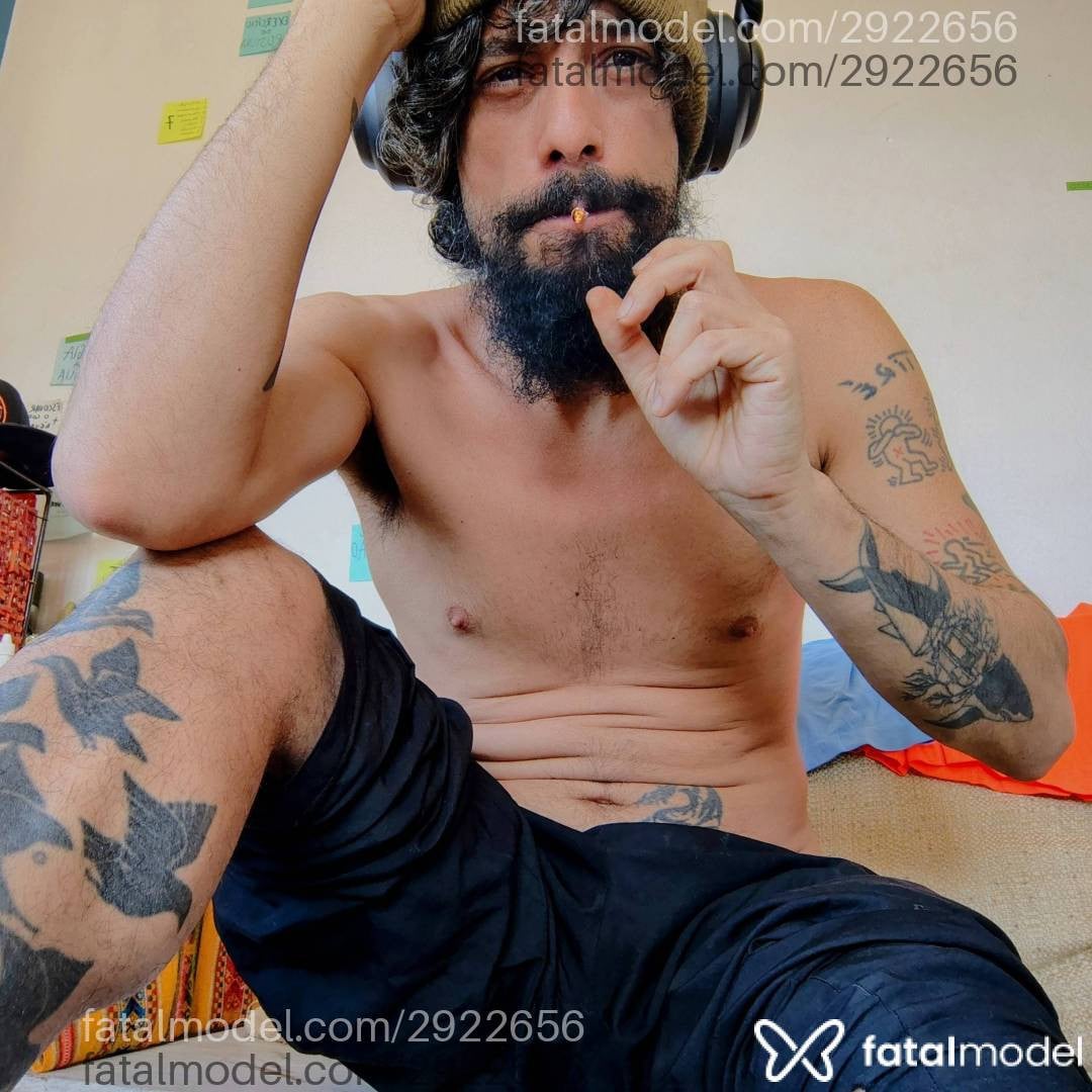 Acompanhante homem morena (o) de olhos castanhos em Virtual - Oopróprio