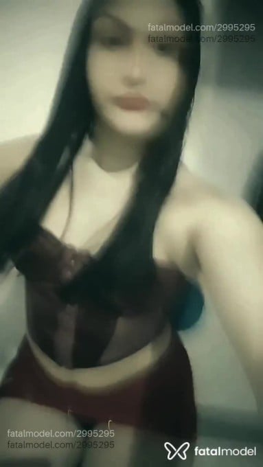 Acompanhante mulher trans com cabelo castanho de olhos mel - Engel Sofia